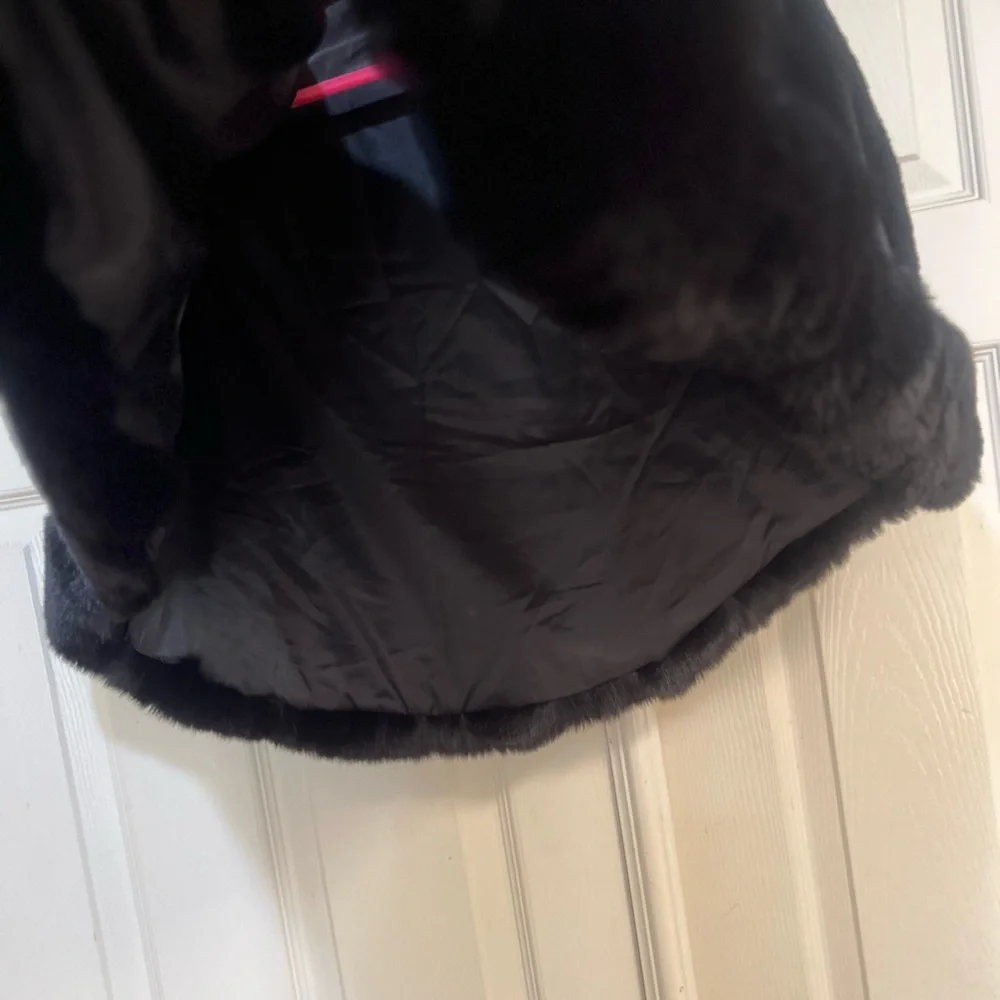La Fiorentina Black Faux Fur Poncho wrap shawl One Size old money fall winter